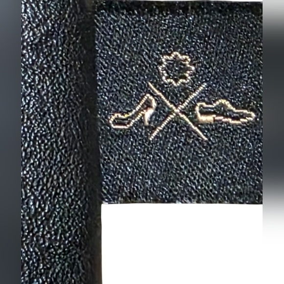 De Schoenenfabriek Black Wristlet With Embossed High Heel Shoe 8"x5.5" - Picture 2 of 5